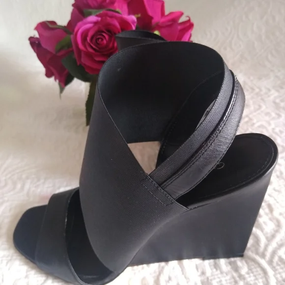 Kyla Leather Elastic Wedge Sandals - Picture 4 of 7